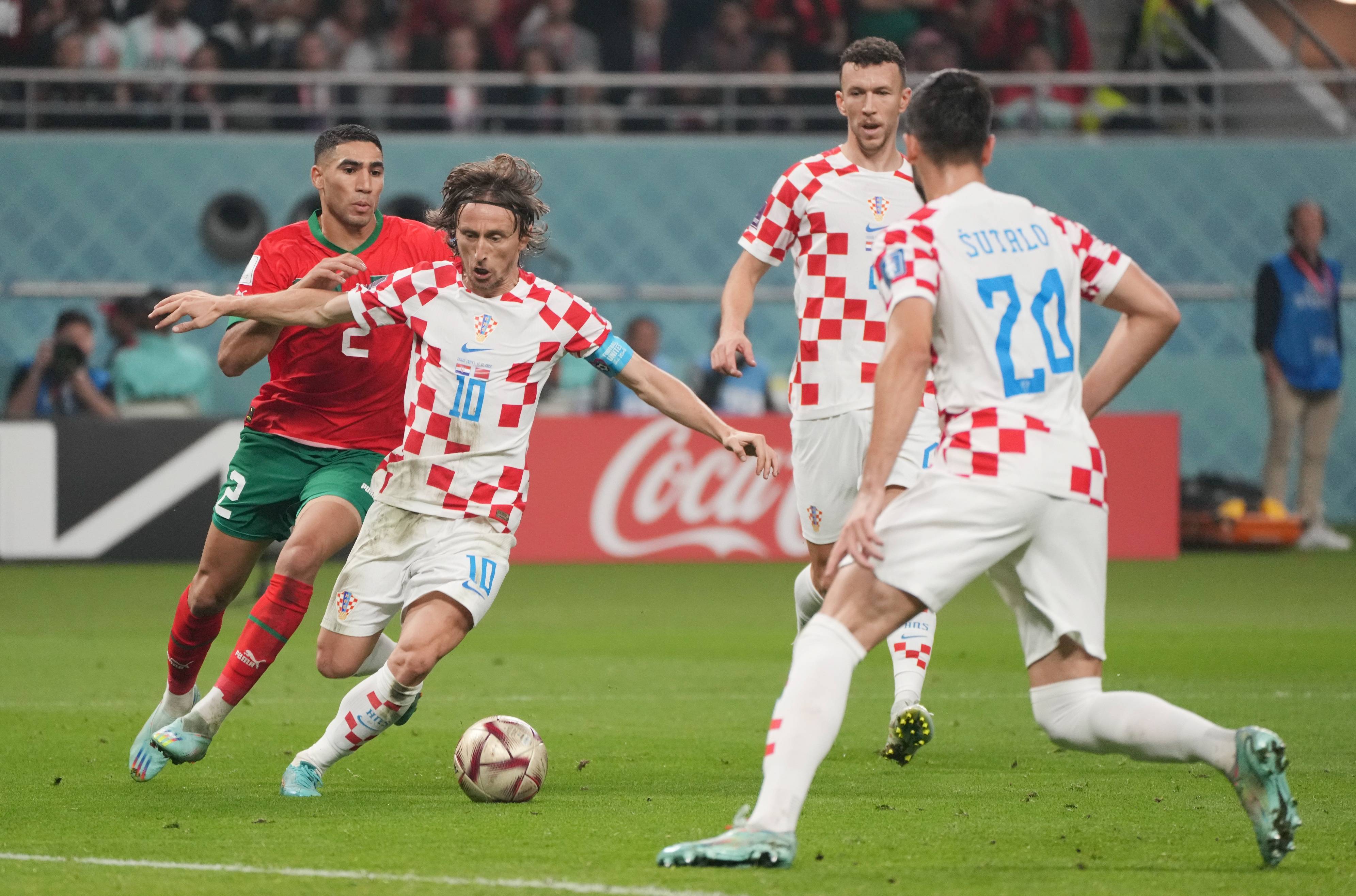 ayx-欧冠赛程吃紧，上海海港赛前遗憾出局，赛场秩序良好，更衣室氛围转暖的简单介绍