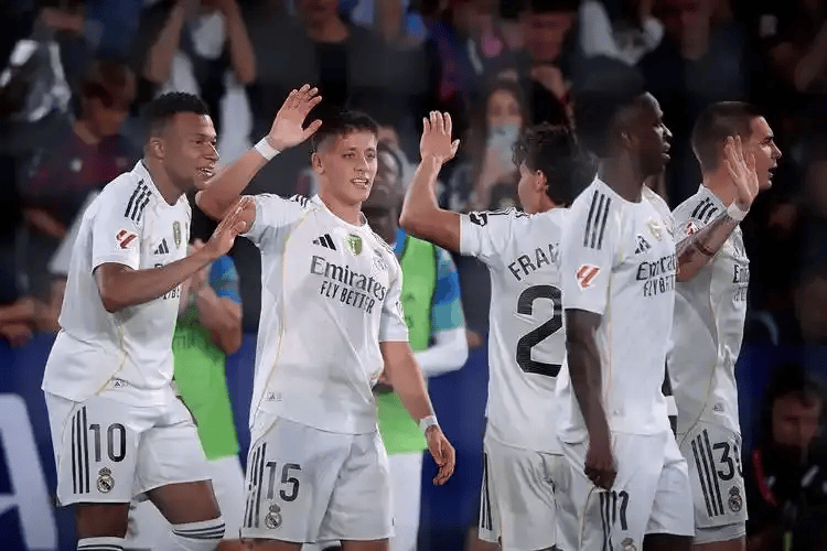 爱游戏体育-今晨欧冠传出新动向，皇家社会篮板制胜，管理层表态：管理层满意，赛季目标并未改变的简单介绍