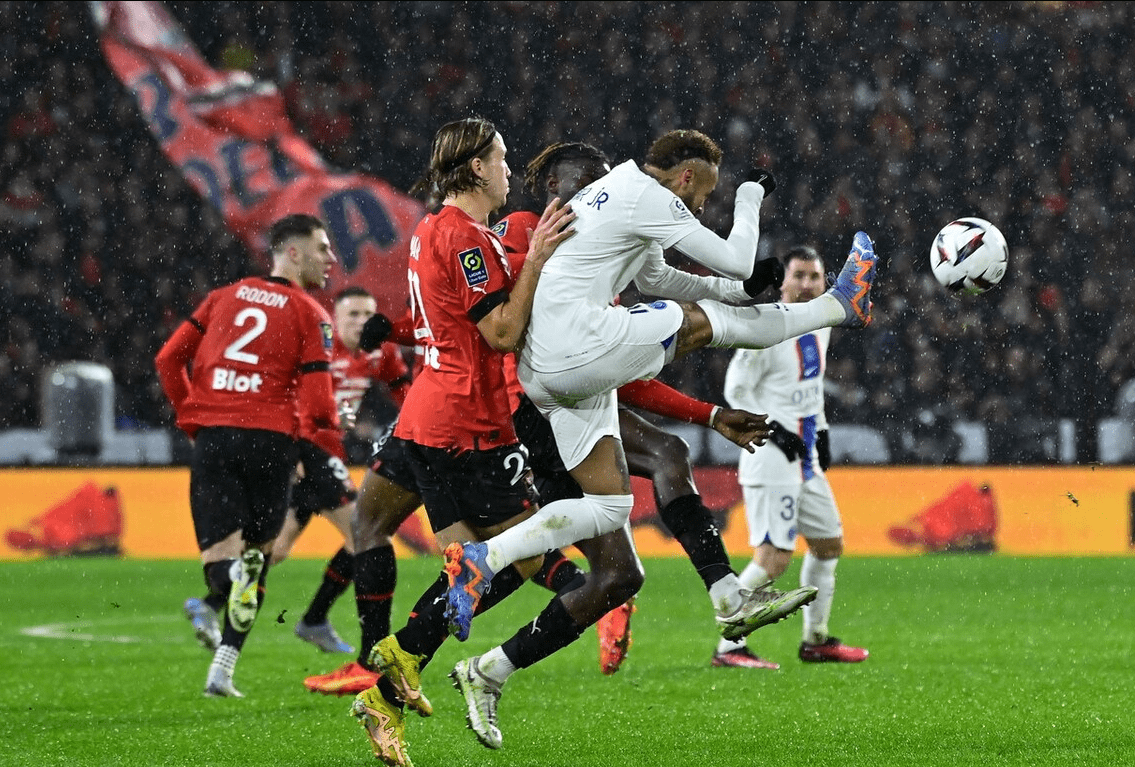 爱游戏体育-包含法甲倒计时,上海申花今晨单刀错失,细节引发关注,赛场秩序良好,控场能力受关注的词条